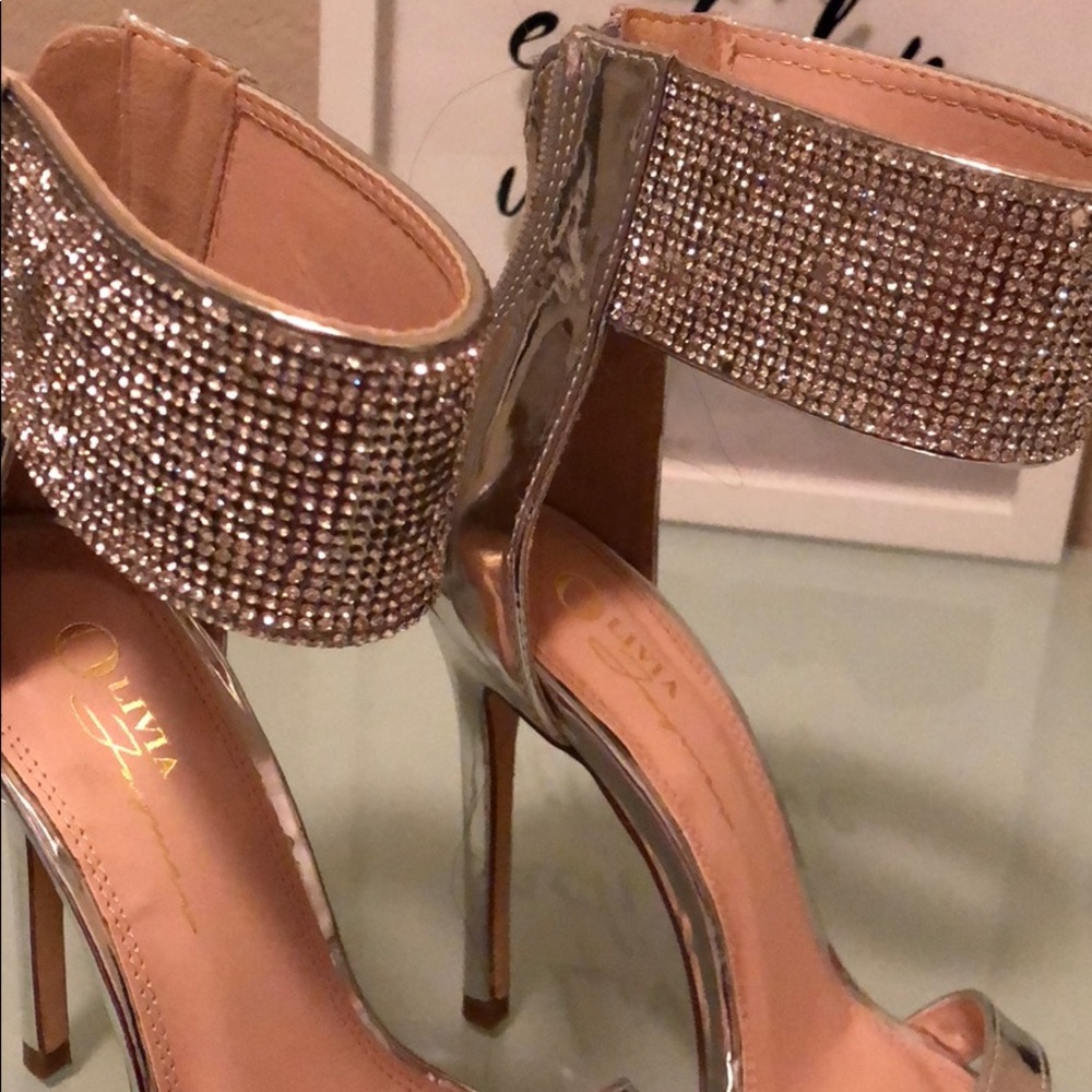 Silver heels - Picture 4 of 4